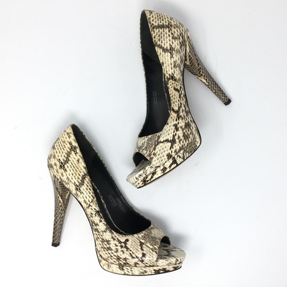 Vera Wang Lavender Snake Skin Pumps - Picture 1 of 8